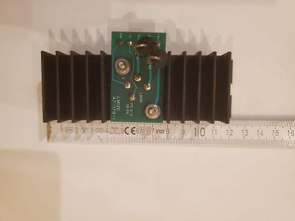 Leiterplatte mit Kühlkörper und Linearkonverter