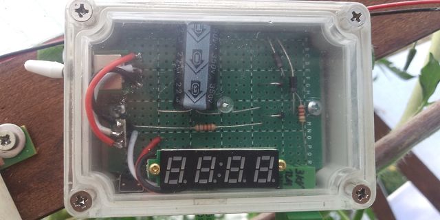 Selbstbau-Netzteil in Kunststoffgehäuse mit 7-Segment-Anzeige