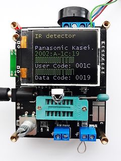 Mikrocontroller-Platine mit LCD-Display und IR-Detektor-Anzeige