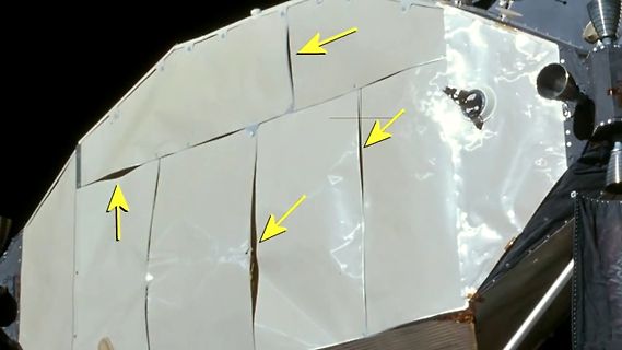 Nahaufnahme einer metallischen Oberfläche mit Reflexionen