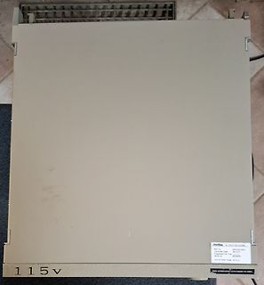 Rückseite eines elektronischen Geräts von Anritsu