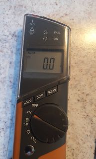 Digitalmultimeter mit Displayanzeige