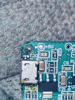 Detailaufnahme einer Leiterplatte mit USB-Anschluss