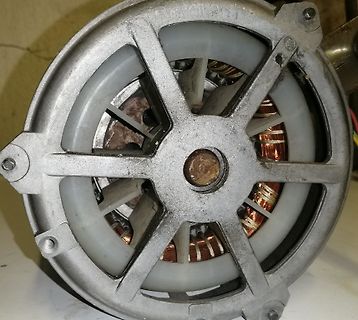 Offener Elektromotor mit Kupferwicklungen