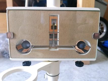 Nahaufnahme eines optischen Messgeräts oder Sensors
