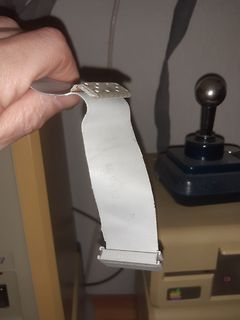 Flachbandkabel in der Hand