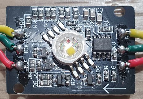 Bestückte Leiterplatte mit LED und elektronischen Bauteilen