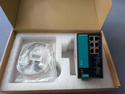 Moxa EDS-508A-MM-SC Switch in der Verpackung