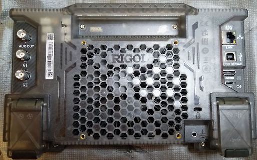 Rückansicht eines Rigol Messgeräts