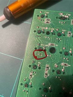 Rückseite einer Leiterplatte mit Tastaturbelegungen