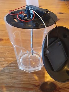 Elektronikaufbau in einem Glasbehälter