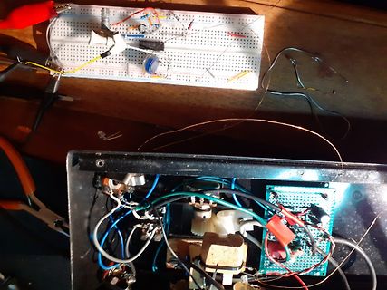 Aufbau mit Breadboard und Lochrasterplatine in Werkstatt