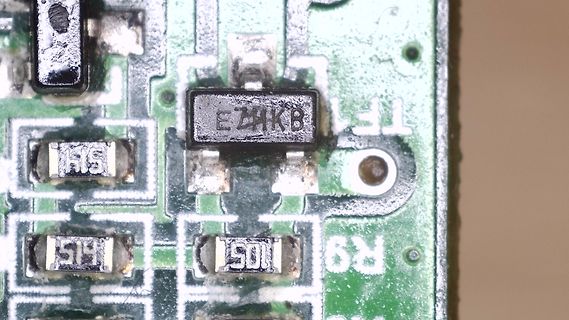 Makroaufnahme einer Leiterplatte mit SMD-Bauteilen