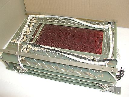 Innenansicht einer elektronischen Baugruppe mit Verdrahtung