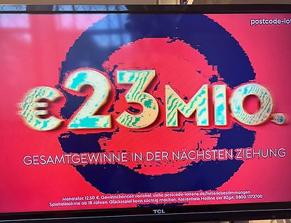 Abfotografierter Fernsehbildschirm mit Lotto-Werbung