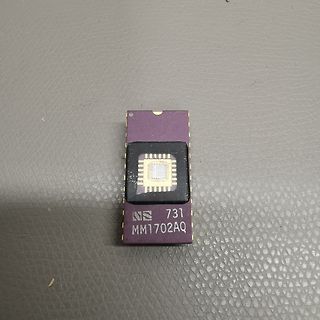 Mikrochip mit der Bezeichnung MM1702AQ