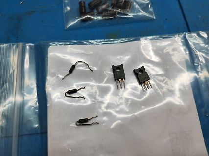 Elektronikbauteile in Plastikbeuteln