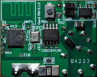 Nahaufnahme einer Leiterplatte mit integriertem Mikrocontroller