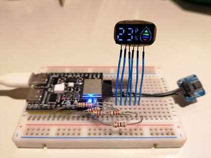 Mikrocontroller Aufbau mit OLED Display auf Breadboard