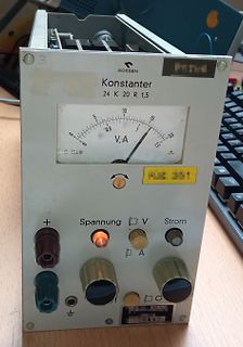 Labornetzteil von Gossen mit Analoganzeige