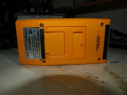 Rückseite eines Voltcraft Multimeters