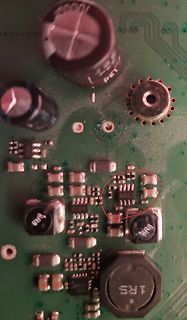 Nahaufnahme einer Leiterplatte mit elektronischen Bauteilen