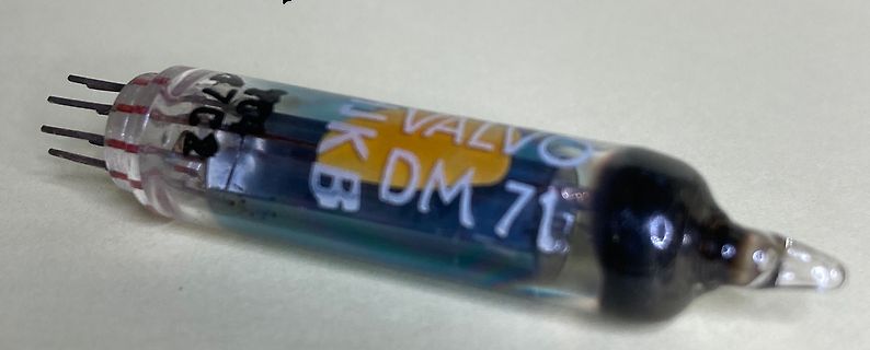 Elektronenröhre mit der Aufschrift VALVO DM 71