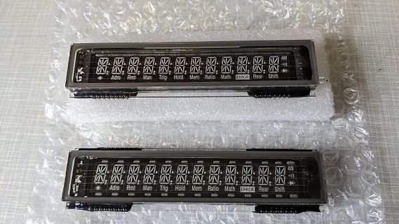 Zwei LCD-Displays auf Luftpolsterfolie