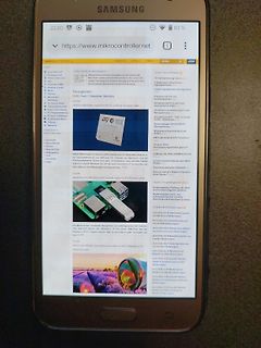 Foto eines Smartphones mit der Website mikrocontroller.net