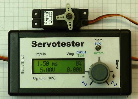Servotester mit angeschlossenem Servo