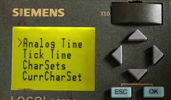 Display einer Siemens LOGO! SPS