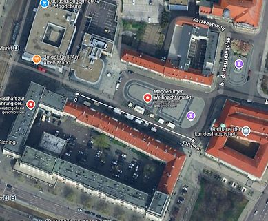 Luftaufnahme eines Stadtplatzes in Magdeburg