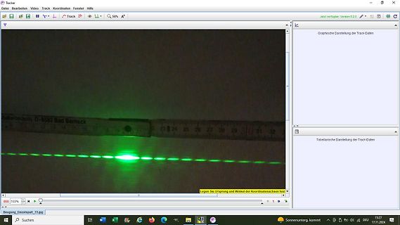Tracker Software mit Foto eines Laserstrahls auf Lineal