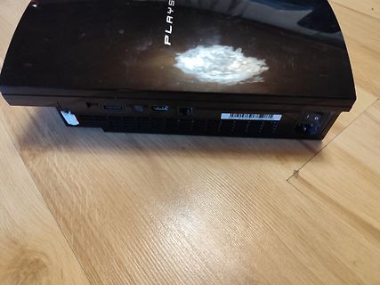 Rückseite einer PlayStation Konsole