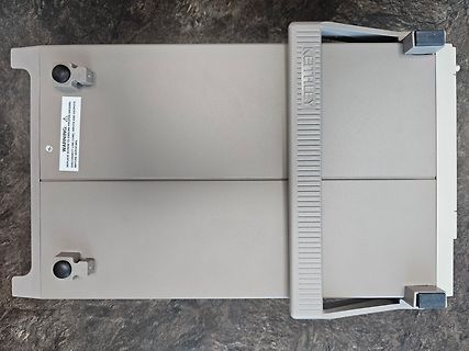 Rückseite eines Keithley-Messgeräts