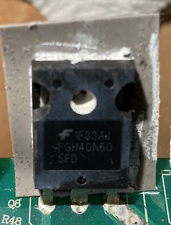 Leistungs-MOSFET auf Kühlkörper auf Leiterplatte