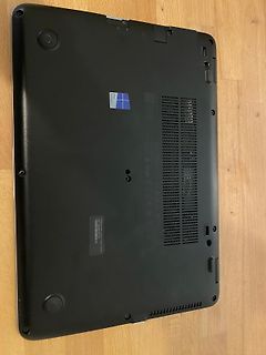 Unterseite eines Laptops