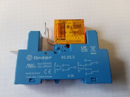 Finder Relais mit Schaltplan-Aufdruck