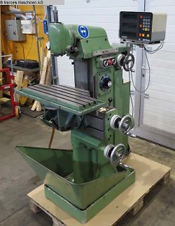 Grüne Fräsmaschine auf Holzpalette
