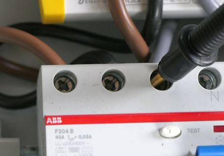 ABB FI-Schutzschalter mit Messspitze