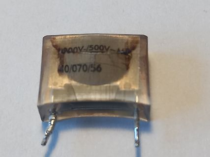 Elektronikbauteil mit Beschriftung