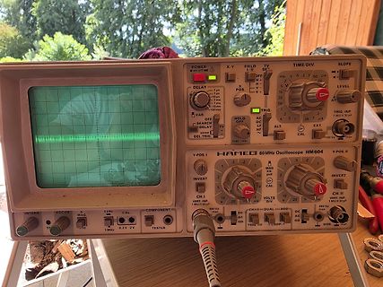 Hameg HM604 Oszilloskop auf Werkstattuntergrund