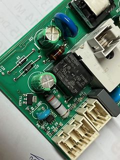 Nahaufnahme einer Leiterplatte mit elektronischen Bauteilen