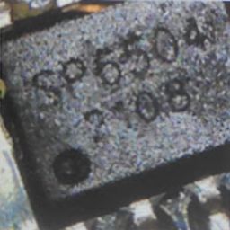 Elektronikbauteil mit Typenbezeichnung