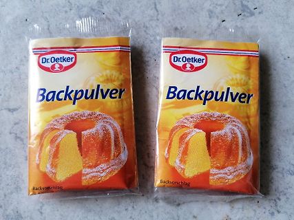 Zwei Packungen Dr. Oetker Backpulver