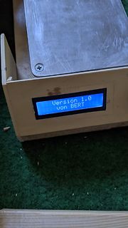 Display eines Geräts mit Versionsnummer