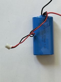 Lithium-Ionen-Akku mit Kabeln