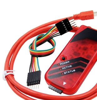 Rotes Gehäuse mit Anschlusskabel und Flachbandkabel