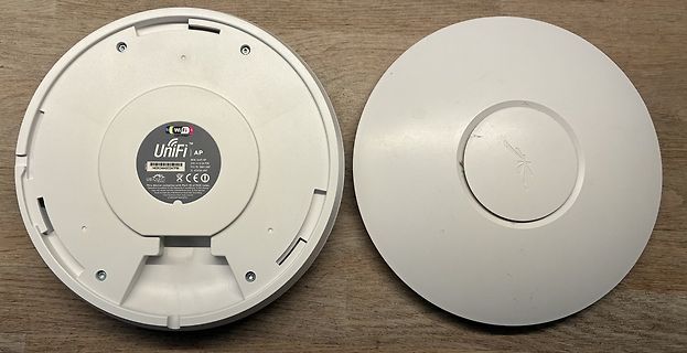 Rückseite eines UniFi Access Points