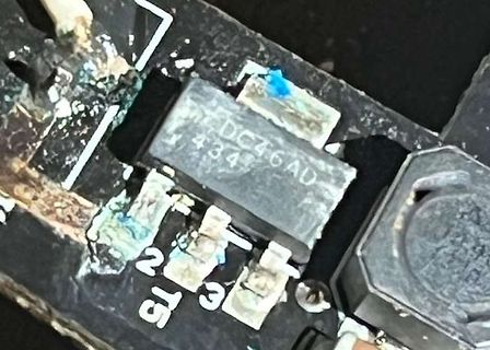 Nahaufnahme einer Leiterplatte mit Bauteil DC46AD